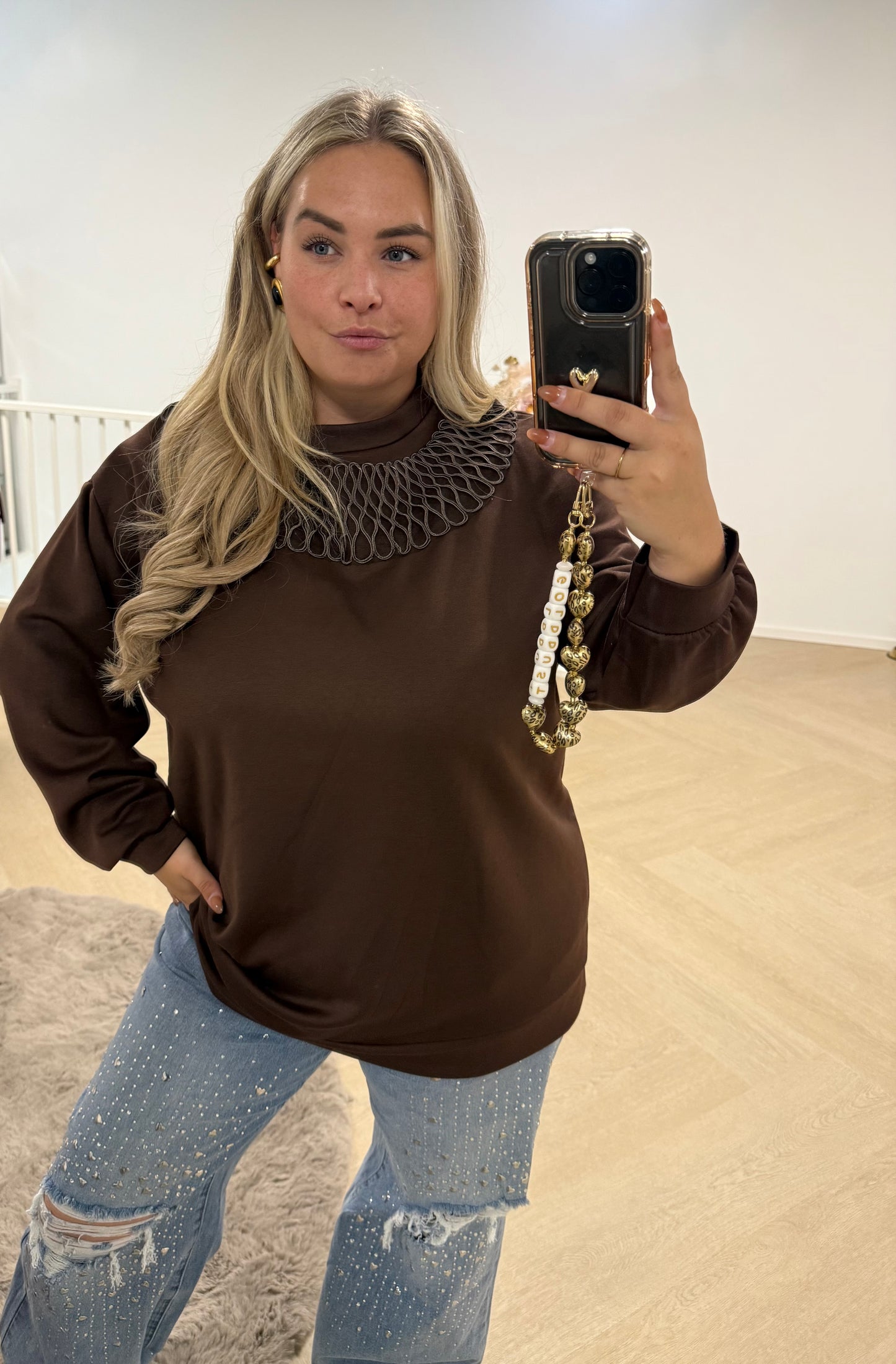 Trui Broderiehals Bruin